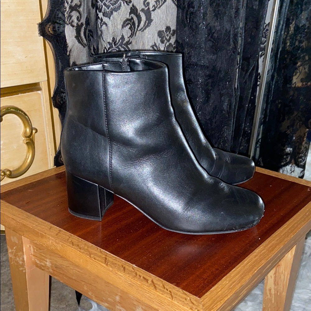 Vionic 6.5 Black heeled waterproof Leather Ankle Boots